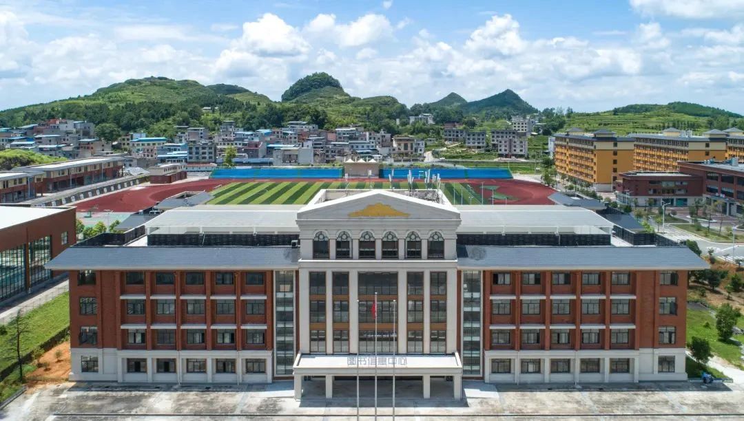 DeepSeek告诉你，报读贵州铜仁数据职业学院的10大优势！